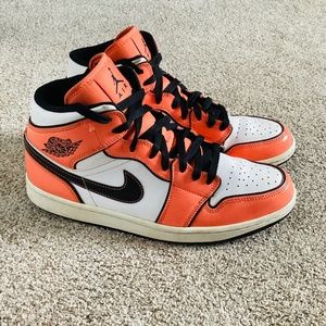 NIKE Air Jordan 1 Mid SE ‘Turf Orange’